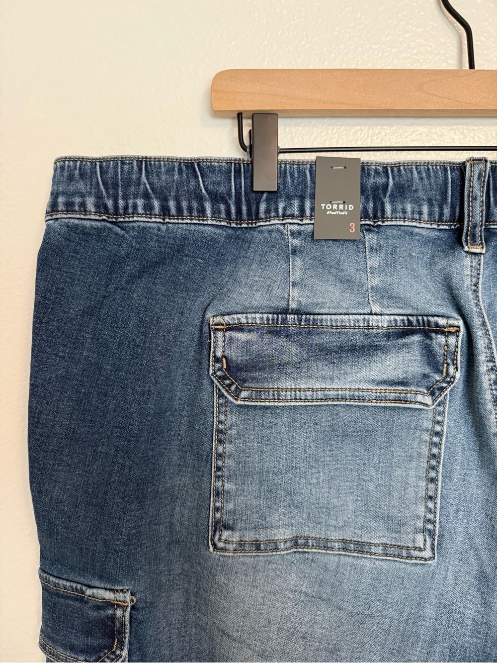 Torrid - 8'' Weekend Bermuda Blue Pull On Mid-Rise Drawstring Cargo Short - 3X - Picture 8 of 9